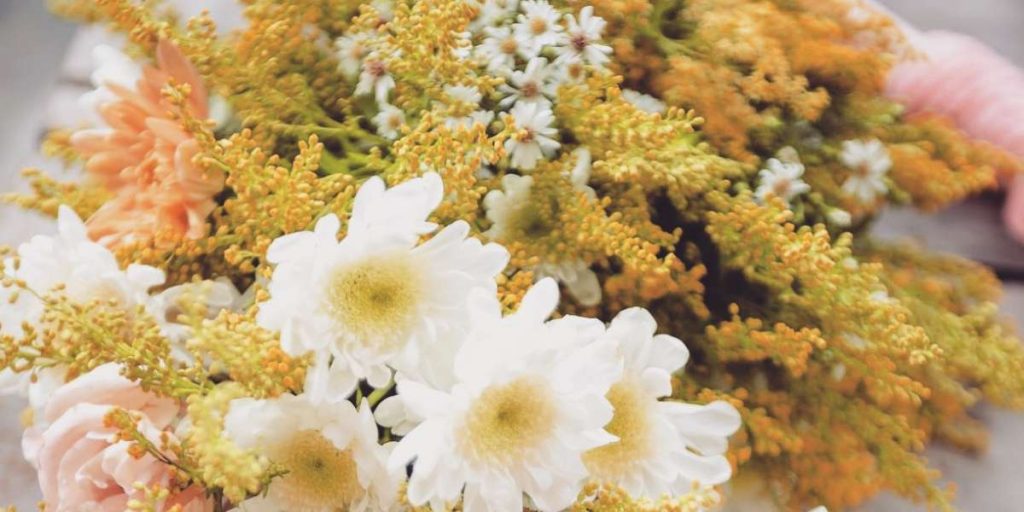 arranjos de flores naturais modernos para cemitério